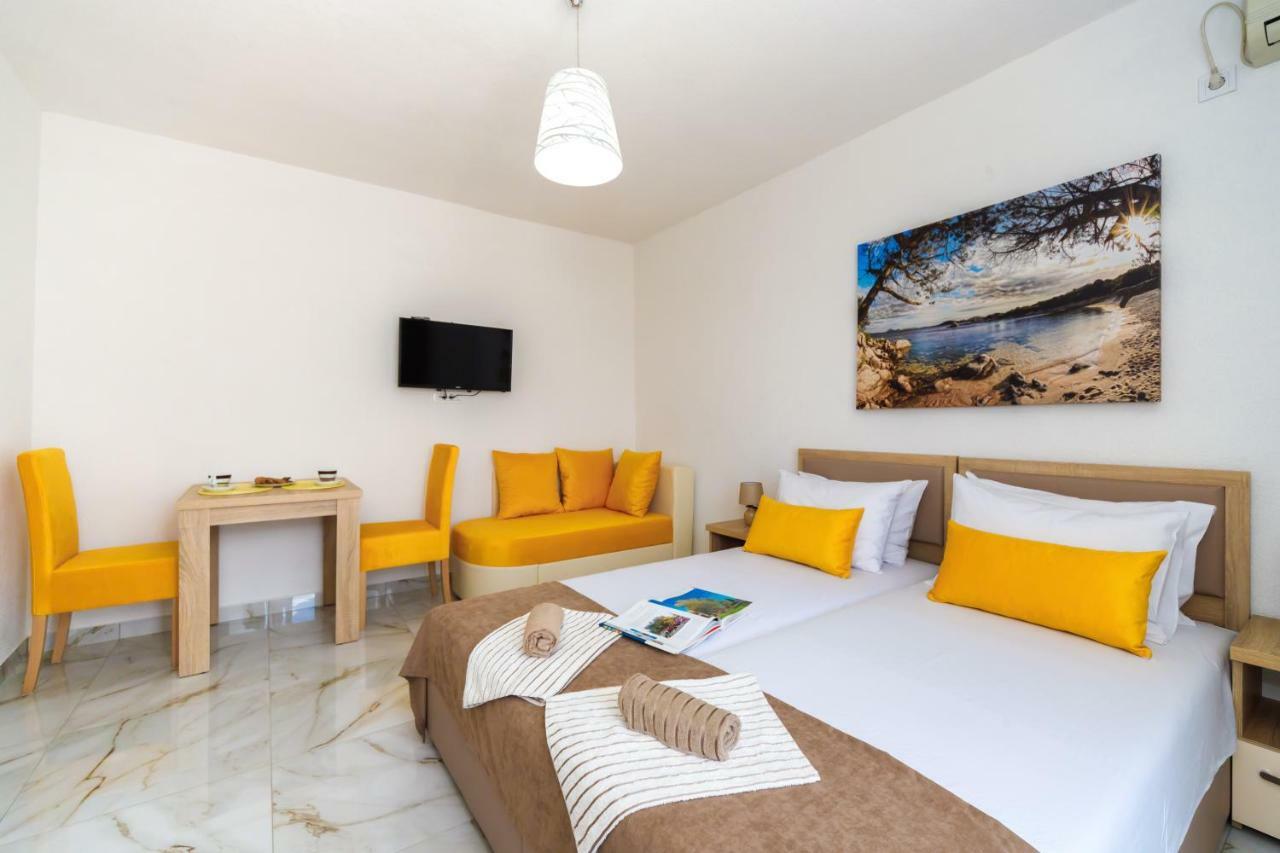 באר Hotel Adria מראה חיצוני תמונה